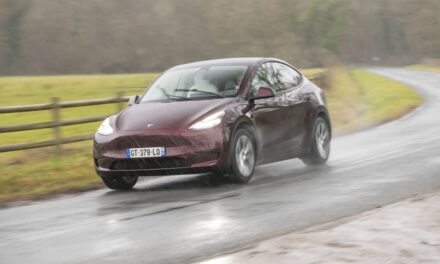 Tesla’dan 20 bin araçlık ‘aşırı aydınlatma’ geri çağırması