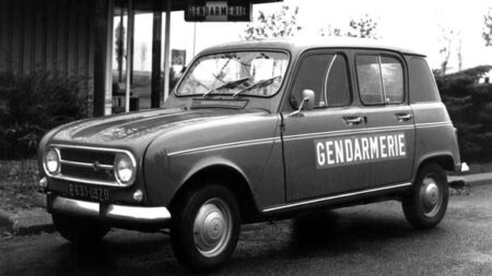 Fransız Jandarmasından İki Zıt Uç: Elektrikli Renault 4 ve 407 Beygirlik Audi RS3