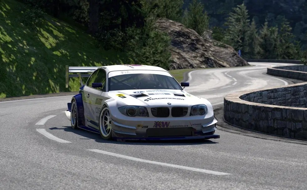 RaceRoom ile FIA Esports Hill Climb Cup: Hem Yarışın Hem Ödül Kazanın