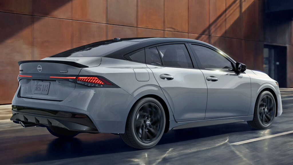 2027 Nissan Sentra Yenilendi: Midnight Edition ve Gelişmiş CVT Şanzıman