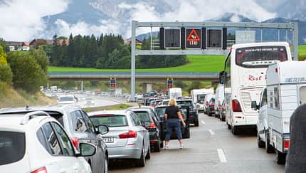 Avusturya Yollarında Kritik Hafta Sonu: Transit Rotalarda Trafik Alarmı