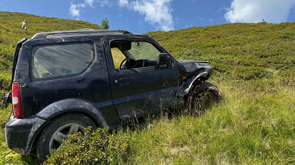 Suzuki Jimny'nin İlginç Kazası: Dağda Park Halindeki Araca At Çarptı