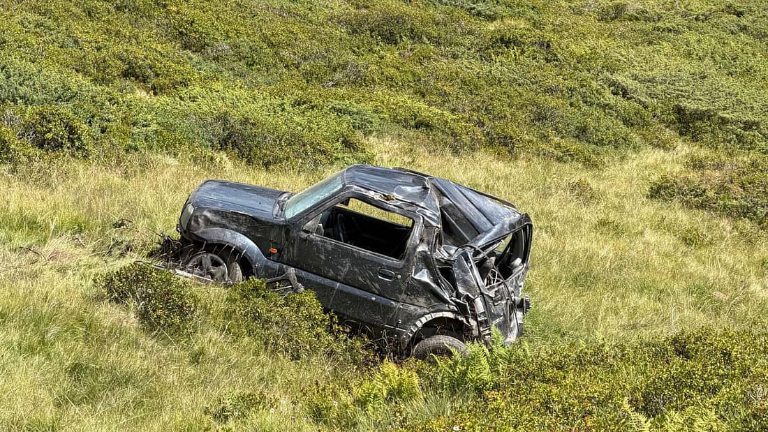 Suzuki Jimny’nin İlginç Kazası: Dağda Park Halindeki Araca At Çarptı