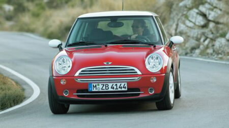 Yeni Nesil Mini Cooper: Tasarımda Nostalji, Teknolojide Devrim