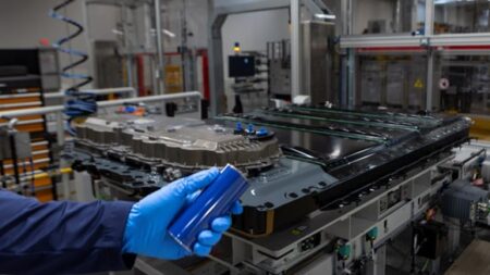 Avrupa'nın En Büyük Bataryalı Otomobili: BMW iX5 Neler Sunuyor?