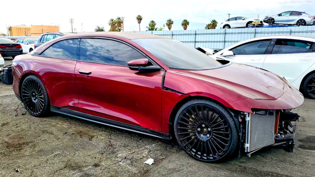 Shaquille O’Neal’ın Özel Tasarım Lucid Air Coupe’si Kazalı Halde Ortaya Çıktı