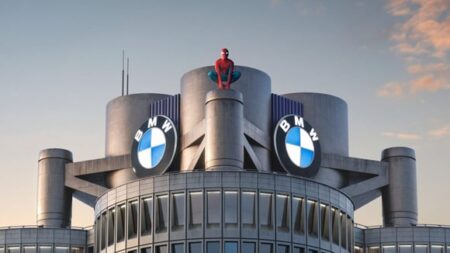 Otomobil ekranları reklam panosuna mı dönüşüyor? BMW'den şaşırtan adım