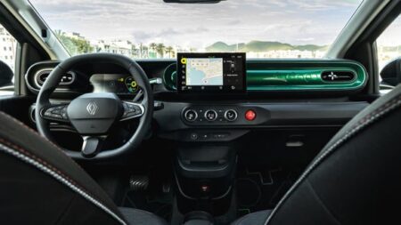 Fransa Otomobil Pazarında Elektrikli Devrimi: Renault Zirveyi Kimseye Bırakmıyor