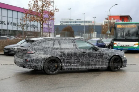 BMW M5 Touring Makyajlanıyor: Daha İnce Izgaralarla Geliyor