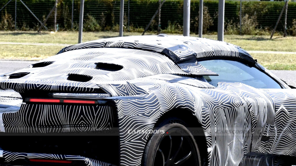 Ferrari F80 Aperta Yolda: Üstü Açık Hiper Otomobil Testte