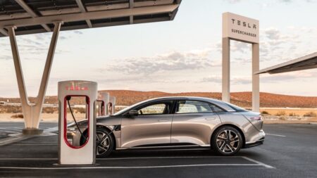 Lucid Air Sahiplerine 'Dışarı Park Edin' Uyarısı: Yazılım Kaynaklı Yangın Riski