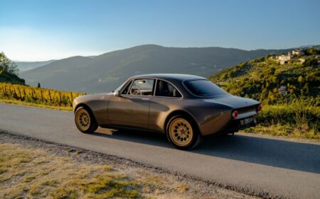 Alfa Romeo Restomodlarının Ustası Totem, Manuel V12 Süper Otomobilini Tanıttı