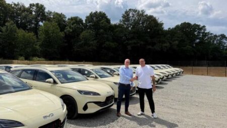 Mercedes, Taksi Pazarındaki Hakimiyetini Geri Kazanmak İçin Harekete Geçti
