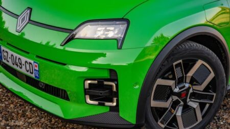 Renault 5 E-Tech Almanya'da Ucuzladı: Türkiye'ye Yansır mı?