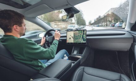 Modern Otomobillerdeki Dokunmatik Ekranlar Sürüş Güvenliğini Tehdit mi Ediyor?