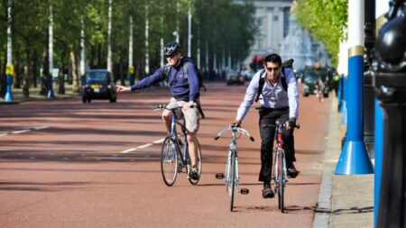 Londra'dan dev otomobil üreticilerine 1 milyar sterlinlik 'emisyon' davası