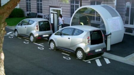 Paris'te Paylaşımlı Otomobil Dönemi Yeniden Başlıyor: 2027 Hedefi