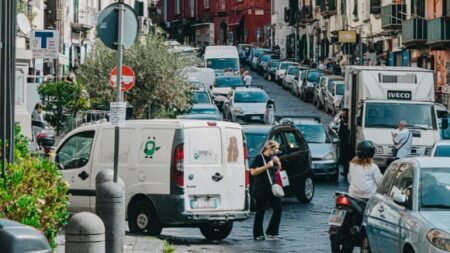 Napoli'de Plaka Oyunu: Polonya Plakalı Araçların Yarattığı Sigorta Krizi