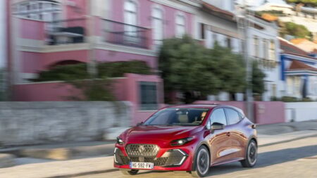 Renault Clio 6 Beklenen Zirveye Neden Henüz Ulaşamadı?