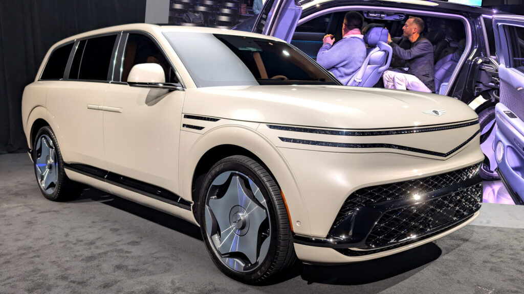 Genesis GV90: Lüks SUV Dünyasında Rolls-Royce Konforu