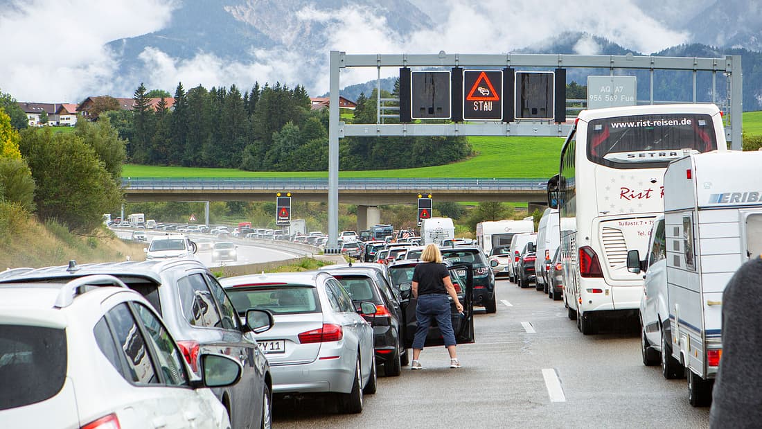 Avusturya Yollarında Kritik Hafta Sonu: Transit Rotalarda Trafik Alarmı