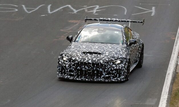 Mercedes-AMG Mythos Coupé: V8 Gücü ve Milyonluk Fiyat Etiketiyle Geliyor