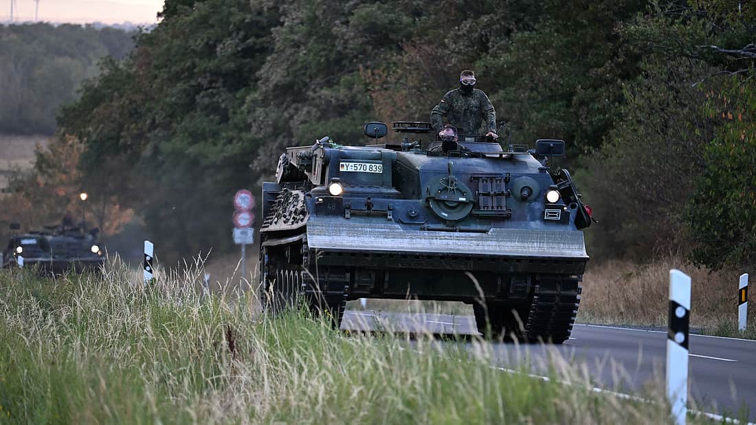 Hürtgenwald’daki orman yangınında Bundeswehr’in Bergepanzer 2 tankları devrede