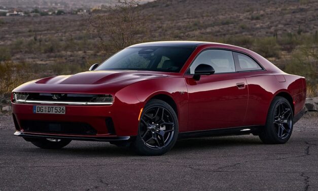Yeni Dodge Charger Türkiye Yollarında: İşte Fiyat ve Detaylar