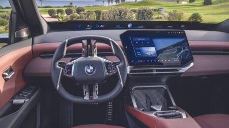 Tesla'nın Çin'deki geleceği fiziksel tuş kurallarıyla mı tehlikeye giriyor?