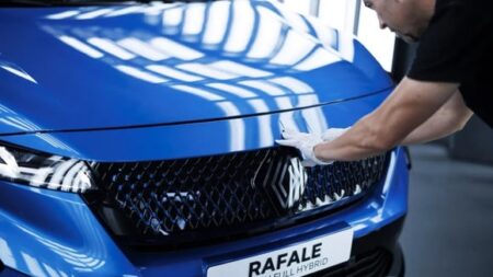 Renault, Çinli Üreticilere Karşı Kalkanlarını Yükseltiyor
