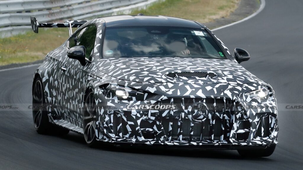 Mercedes-AMG CLE 63 Mythos: V8 Canavarı Pistlere İniyor