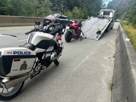 Stajyer Ehliyetli Sürücüden Tehlikeli Hız: 80'lik Yolda 177 km/s!