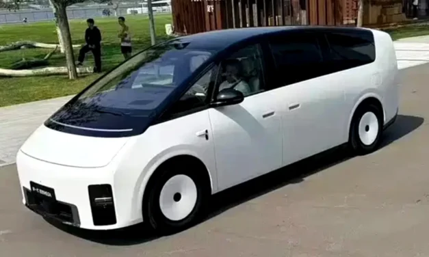 Çinli Elektrikli Minivan Li Auto Mega Yenileniyor