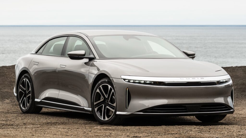 Lucid Air Sahiplerine ‘Dışarı Park Edin’ Uyarısı: Yazılım Kaynaklı Yangın Riski