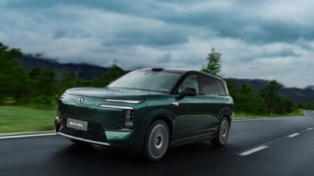 Range Rover Electric'in Çinli Rakibi: Denza N8 Güç ve Hızla Geliyor
